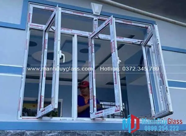 Cua-nhom-Dong-A-duoc-van-chuyen-toi-cong-trinh