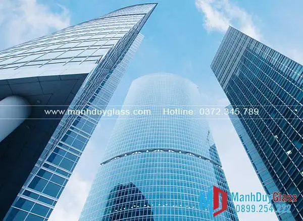 Cao ốc văn phòng với mặt dựng nhôm kính