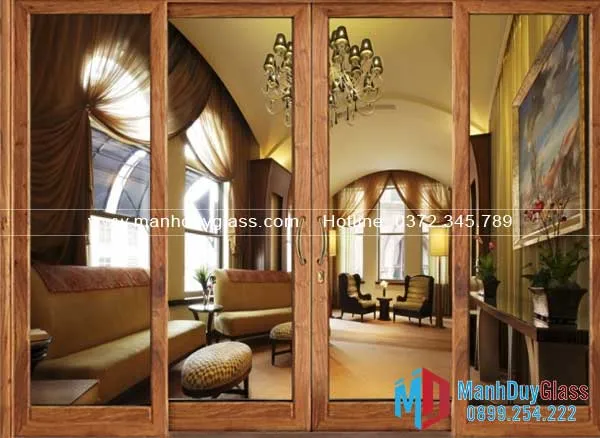 Chất liệu khung gỗ và kính chất lượng