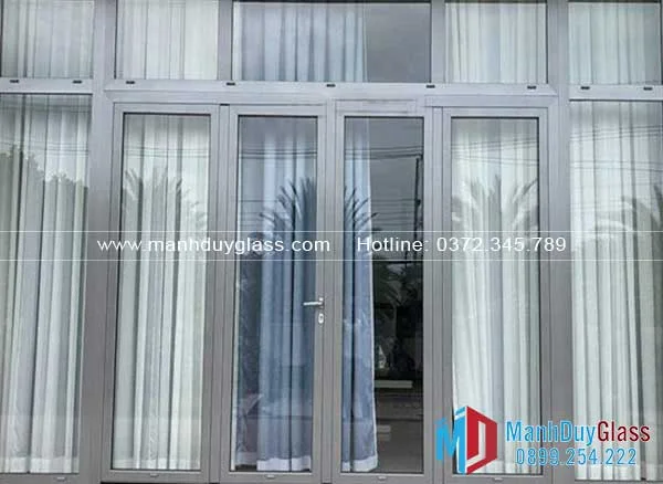 cua-di-nhom-ebm-mo-quay