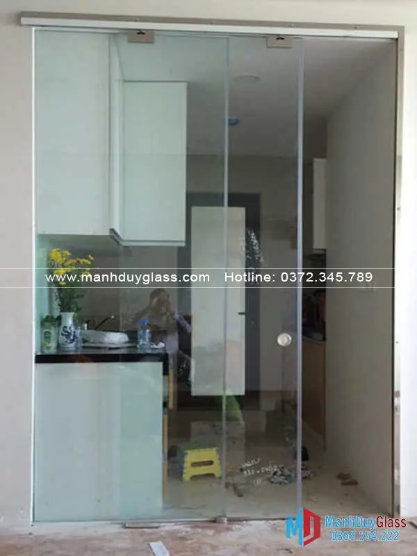 Cửa kính lùa kính màu