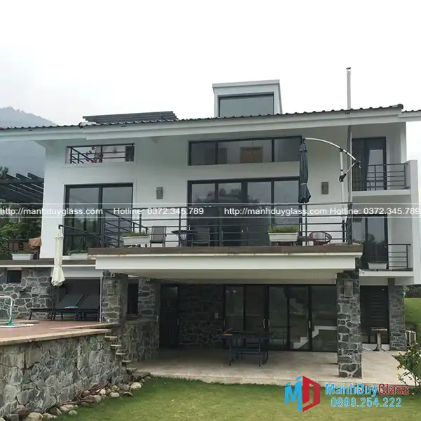 Cửa lùa nhôm Xingfa hệ 55 sân vườn