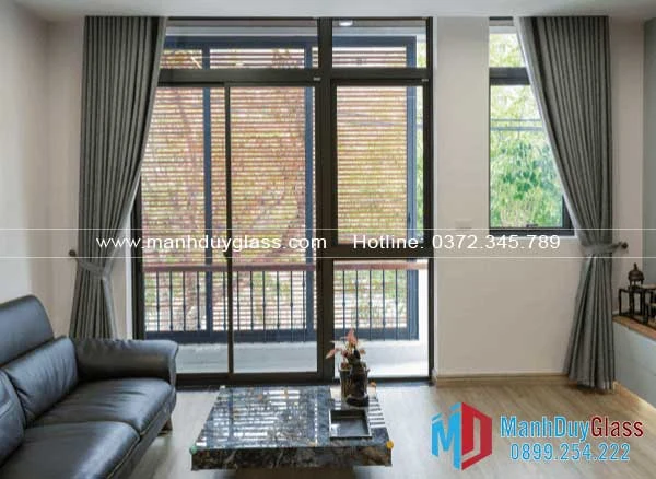 Cửa nhôm kính ban công hiện đại 