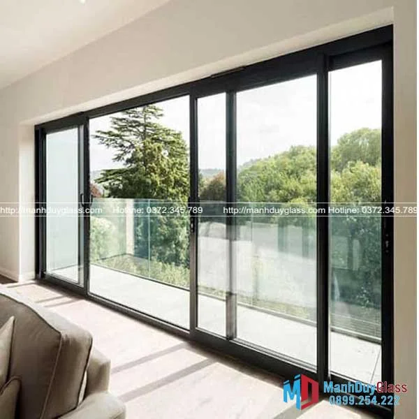 Cửa nhôm kính ban công sáng đẹp