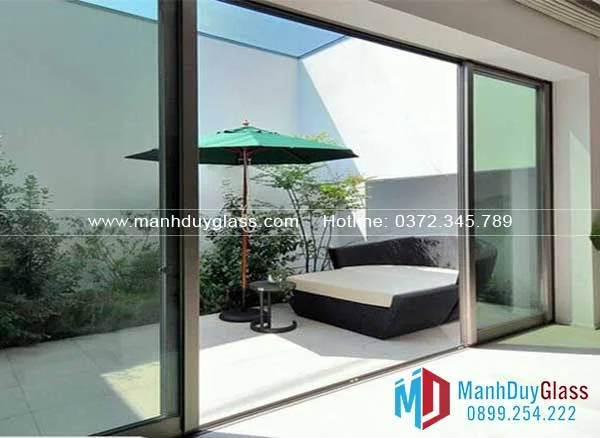 Cửa nhôm kính ban công sang trọng 