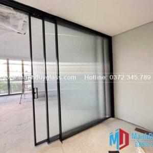 Cửa trượt slim 3 cánh ở phòng khách