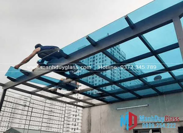 Hoàn thiện mái nhựa Polycarbonate
