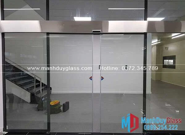 Kính cường lực cửa đi mở trượt
