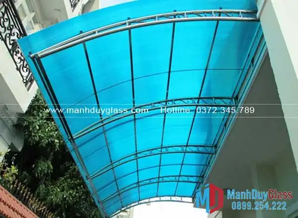 Mái nhựa khu vui chơi