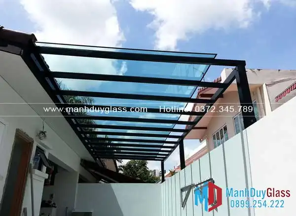 Mái nhựa Polycarbonate cho sân vườn