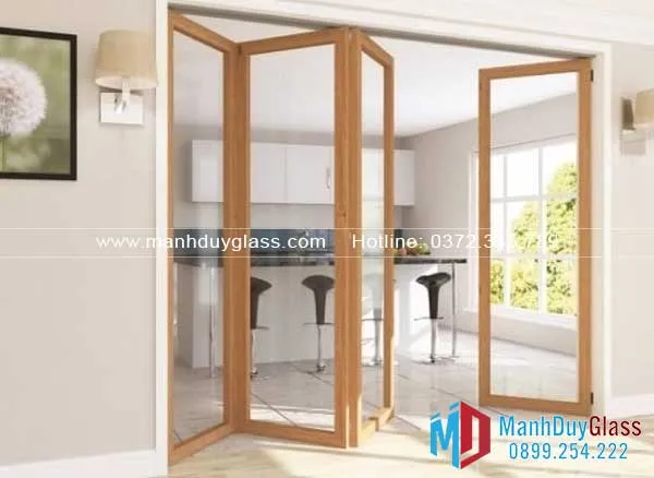 Mẫu vách kính khung gỗ đẹp 2024