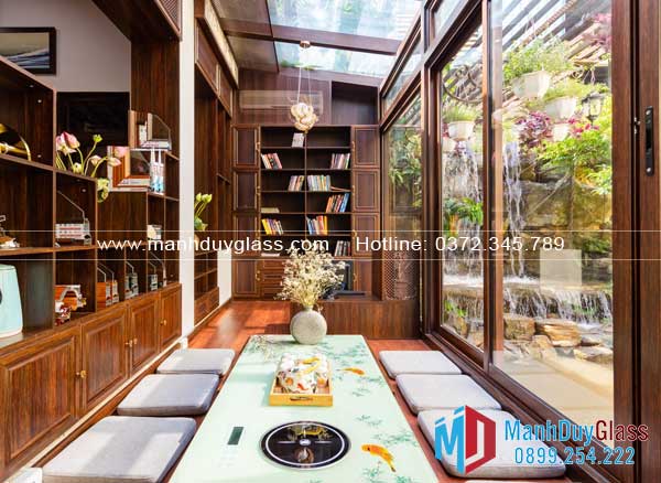 Cửa nhôm QueenViet trong phòng khách hiện đạ