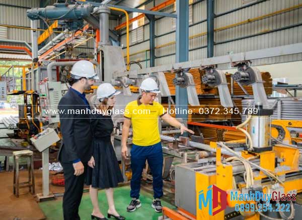 Quy trình sản xuất cửa nhôm QueenViet tại nhà máy
