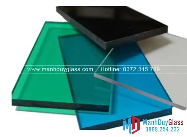  Tấm Polycarbonate đặc ruột