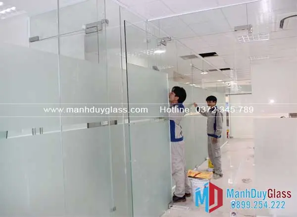 Tháo dỡ kính cường lực an toàn