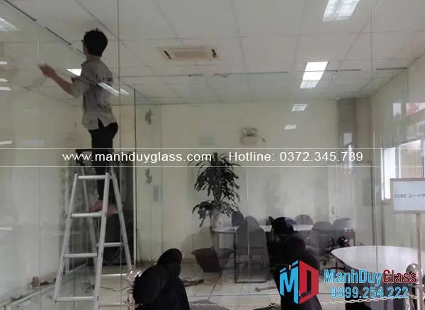 Tháo dỡ vách kính mặt dựng