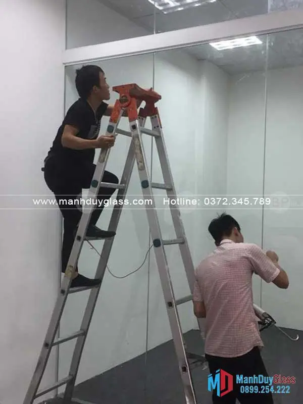 Tháo dỡ vách kính văn phòng