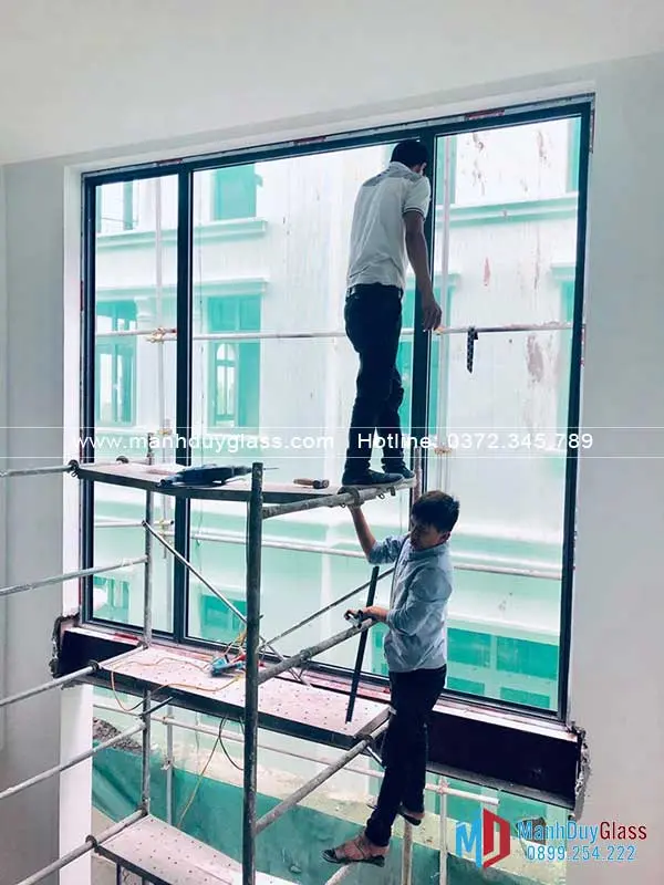 Tháo dỡ vách ngăn nhôm kính