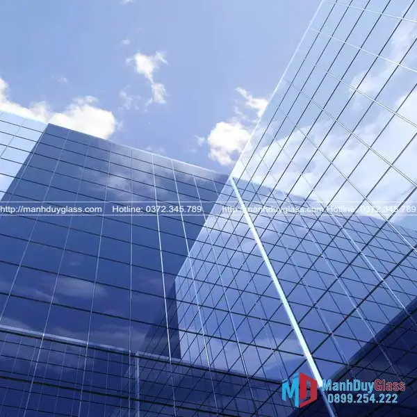 Tòa nhà với mặt dựng nhôm kính 