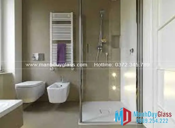 Vách kính điện thông minh trong khách sạn