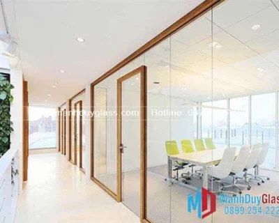 30+ Mẫu Vách Kính Khung Gỗ Cổ Điển Đẹp Nhất