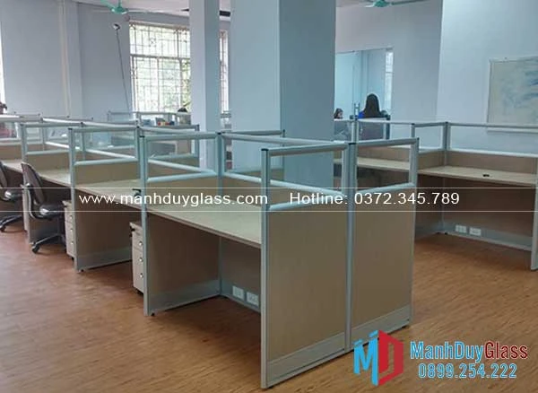 Vách kính khung gỗ cho văn phòng