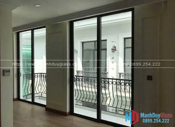 Cửa đi lùa 2 cánh hệ 55 trong nhà ở