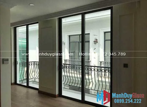 Cửa đi lùa 2 cánh hệ 55 nhôm Xingfa tại phòng khách