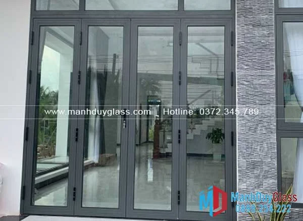 Cửa lùa 4 cánh nhôm Xingfa trong phòng khách