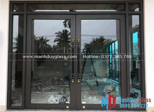 Cửa nhôm kính hệ thủy lực sang trọng.