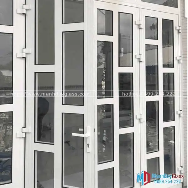 Cửa nhôm pano hiện đại cho nhà phố