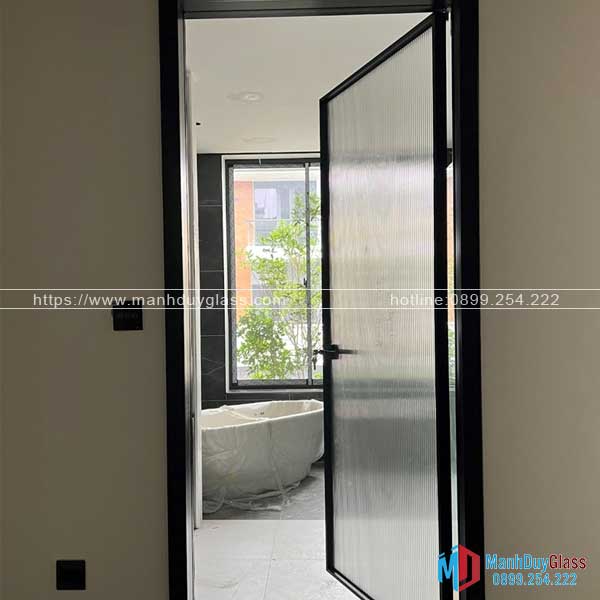 Cửa nhôm mở quay 
