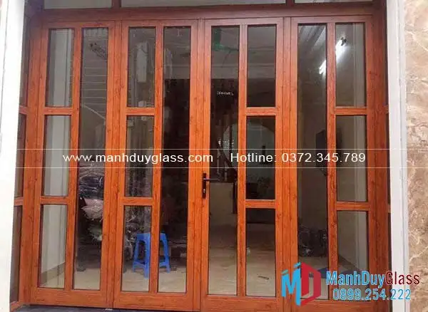 cửa nhôm Xingfa vân gỗ trong phòng khách