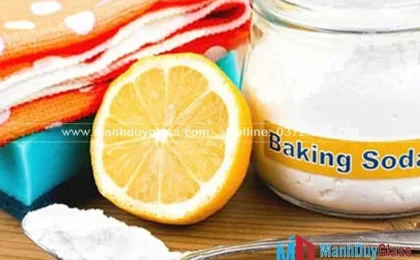 cách làm sạch kính nhà tắm