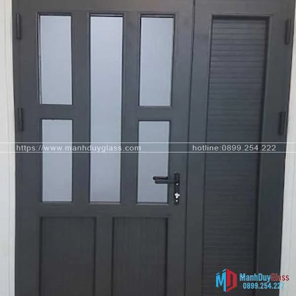 Mẫu cửa nhôm pano kết hợp kính