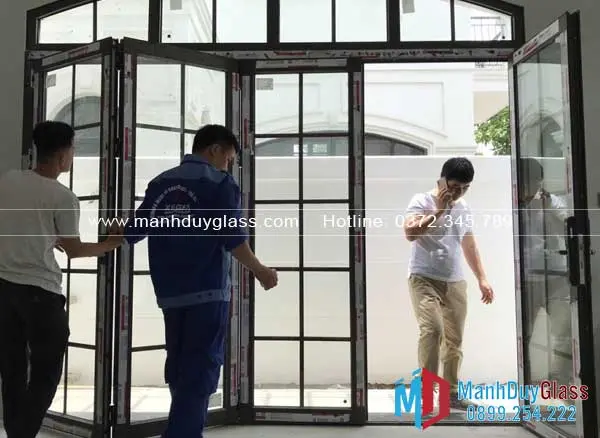 Thi công cửa xếp gấp