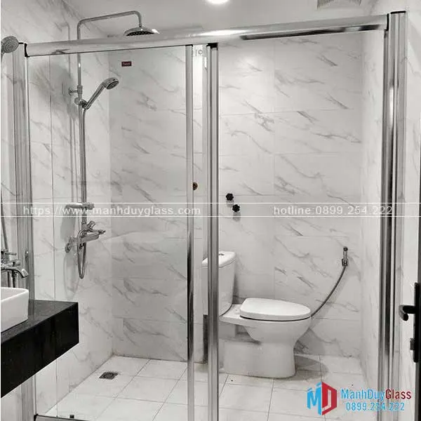 Vách kính nhà tắm mờ hiện đại