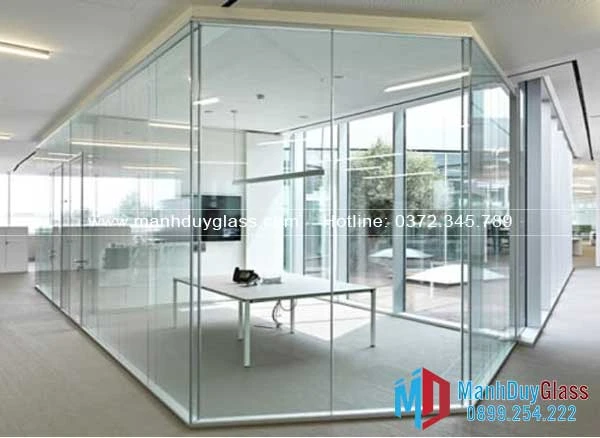 Vách ngăn kính trong suốt