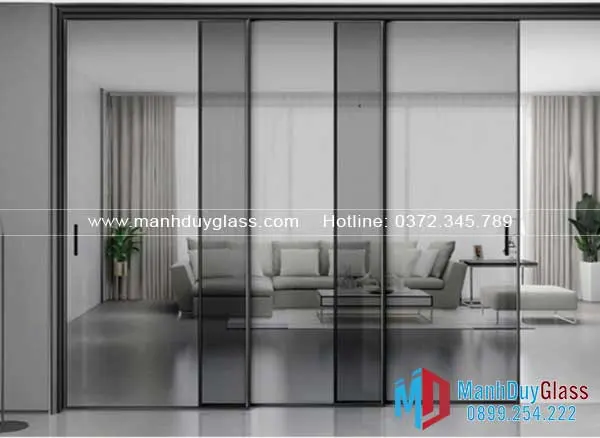 Vách ngăn nhôm kính cửa lùa showroom 