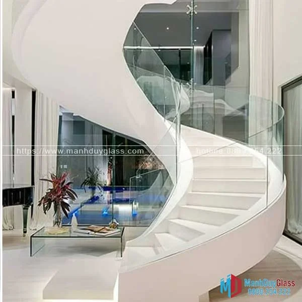 Cầu thang kính cong âm sàn