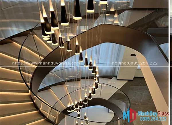 Cầu thang kính cong không trụ