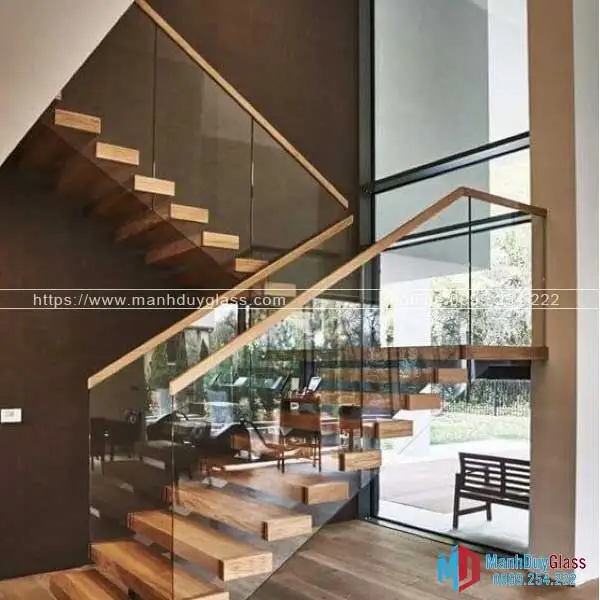 Cầu thang kính màu trà và cầu thang inox