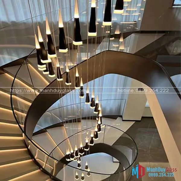 Lắp đặt kính cầu thang cong