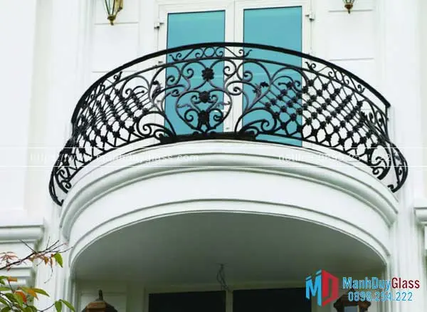 Ban công sắt mỹ thuật hoa văn