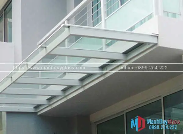 Bảo dưỡng mái kính khung inox chống tia UV