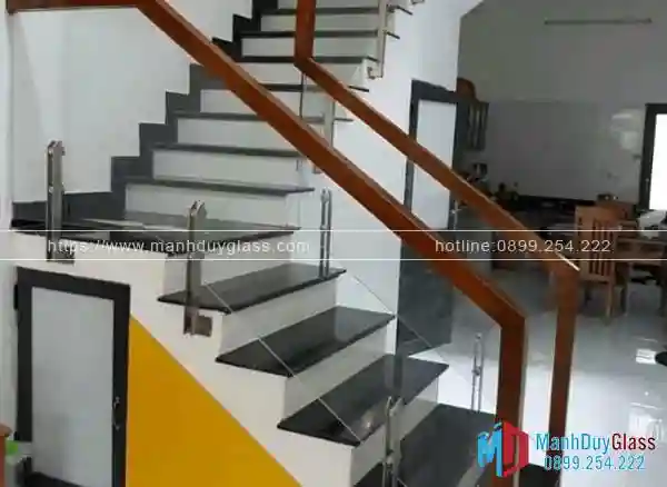 Cầu thang kính