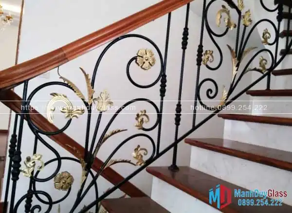 Cầu thang sắt mỹ thuật kết hợp kính cường lực