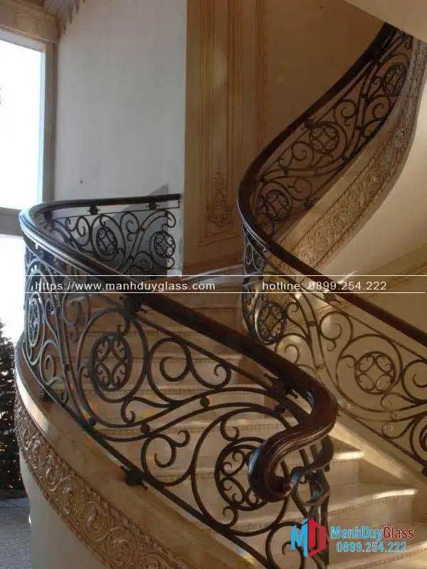 Cầu thang sắt mỹ thuật sang trọng cho nhà hàng