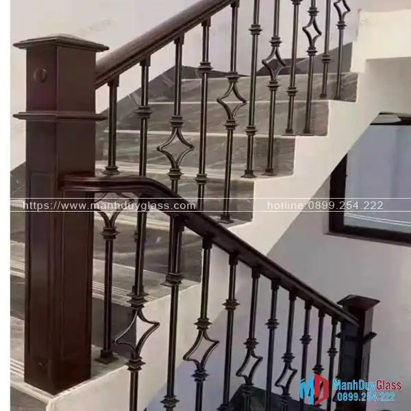 Cầu thang sắt mỹ thuật tối giản hiện đại