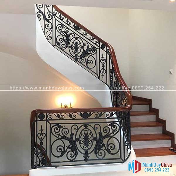 Cầu thang sắt nghệ thuật mạ kẽm cho nhà phố